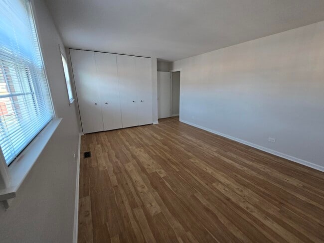 Building Photo - 2136 Rugen Rd