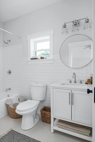 Building Photo - 426 Hart Ave