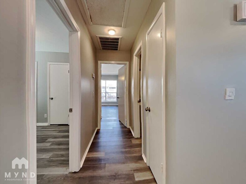 Building Photo - 7210 W Krall St