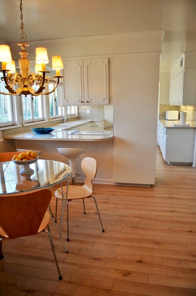 Building Photo - 5755 Doncaster Dr