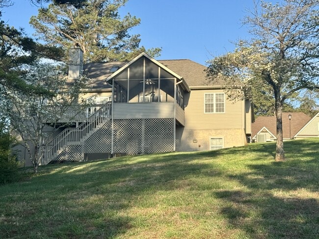 Building Photo - 144 Gigi Ln