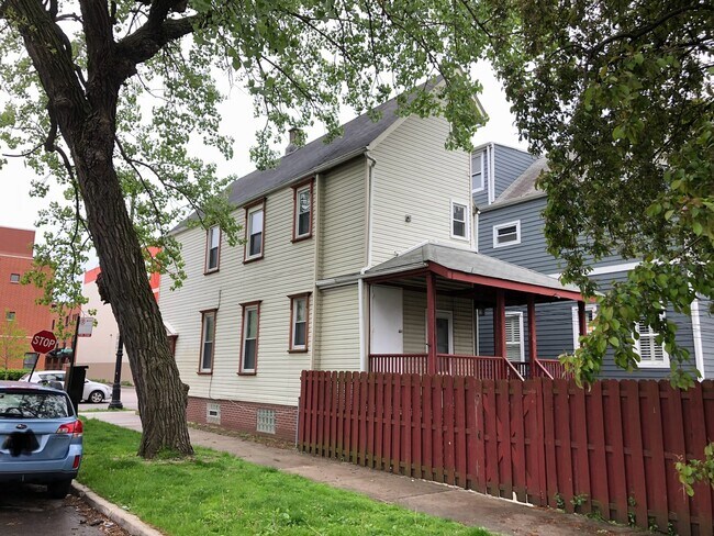 Primary Photo - 2856 N Western Ave