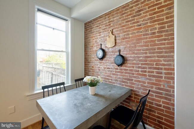 Building Photo - 1214 Linden Pl NE