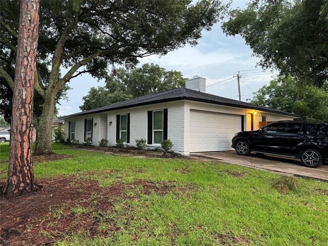 Building Photo - 16602 David Glen Dr