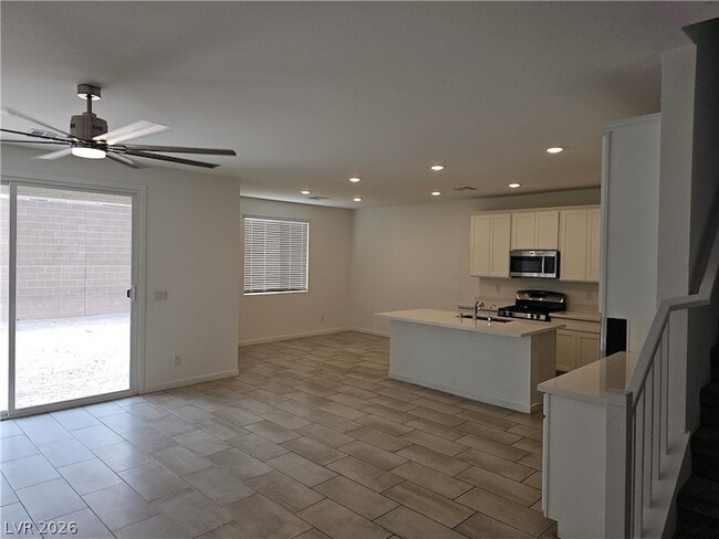 Building Photo - 6851 Gaslamp Hbr Ave