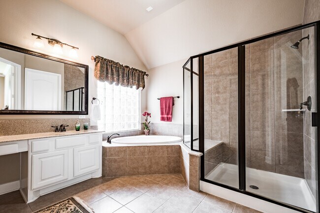 Building Photo - 20050 Mitchell Cove Dr