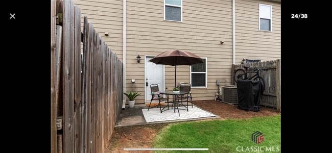 Building Photo - 1030 Binghampton Cir
