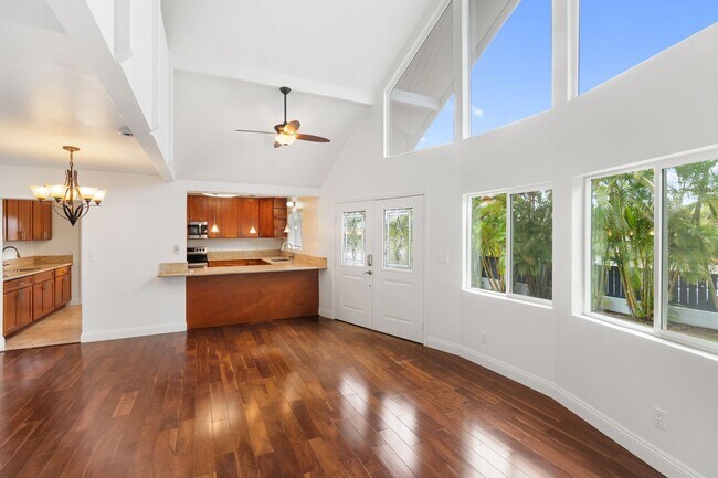 Building Photo - Kahala Home 5 bedroom 4 bath with Large Yard