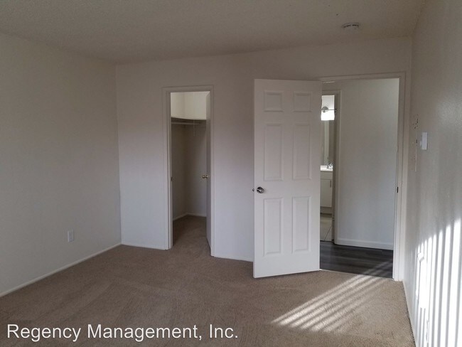 Building Photo - 704 N Broadway St