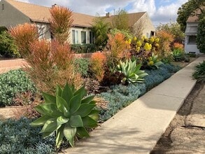 Building Photo - 2212