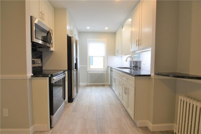 Building Photo - 5 Holten Ave