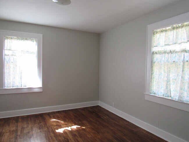 Building Photo - 1401 Brown Ave