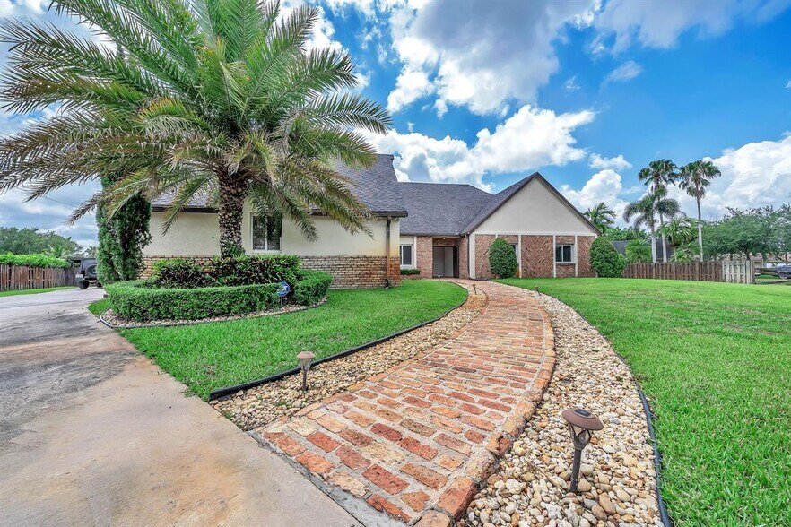 Building Photo - 4920 SW 170th Ave