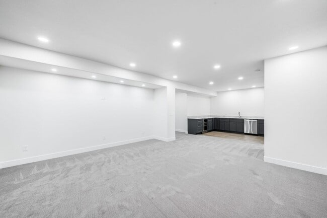 Building Photo - Luxury 6BD, 4BA Sterling Ranch Home with L...