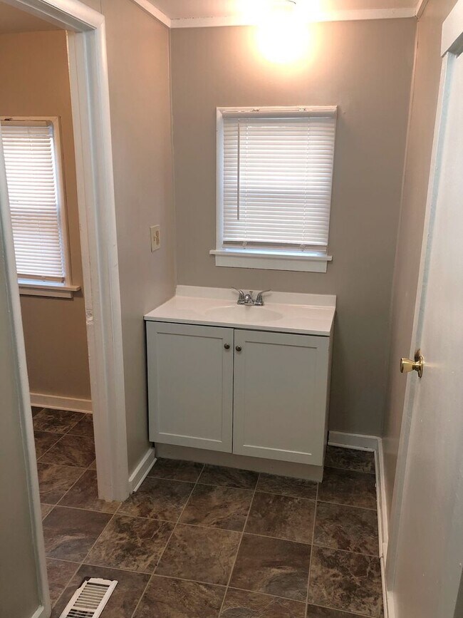 Building Photo - 1350 Sherman Ave