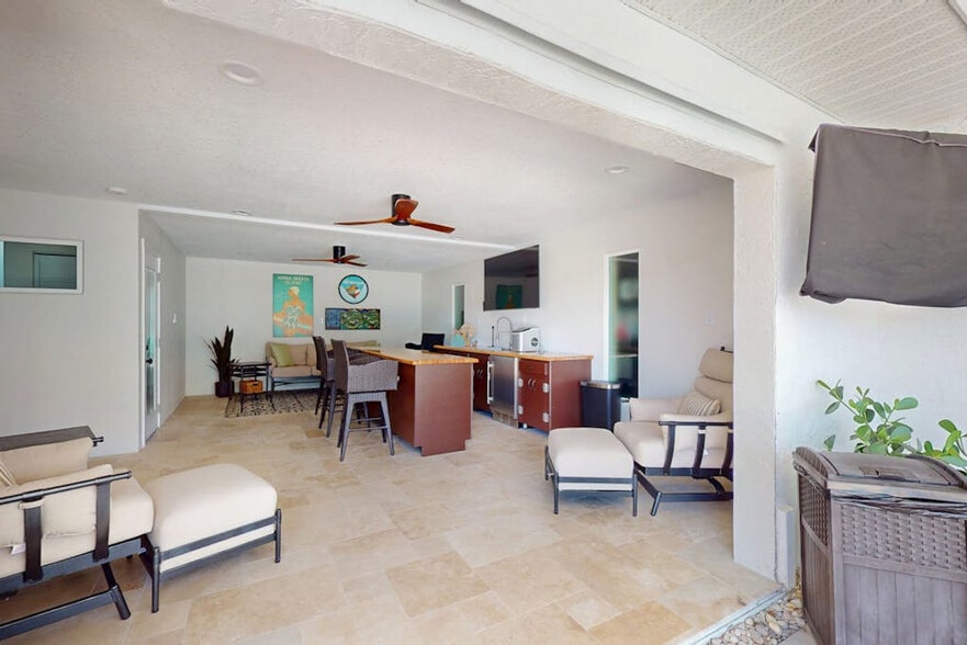 Building Photo - 525 Loquat Dr