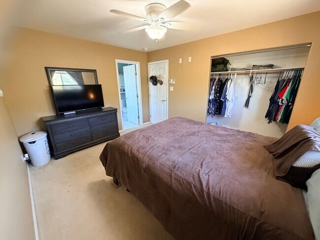 Building Photo - EPHRATA- 2+ bed/2 bath home with private deck w/ hillside views, d/w, a/c and garage! W/S/G paid!