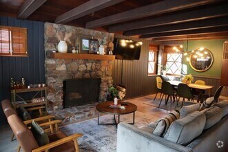 Building Photo - CHARMING AND COZY