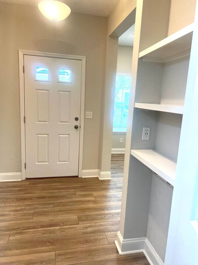 Building Photo - 14105 Sterely Ct S