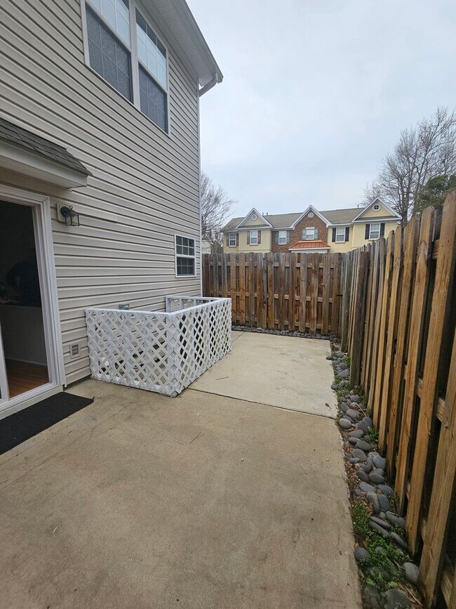 Building Photo - 104 Tuscany Ct