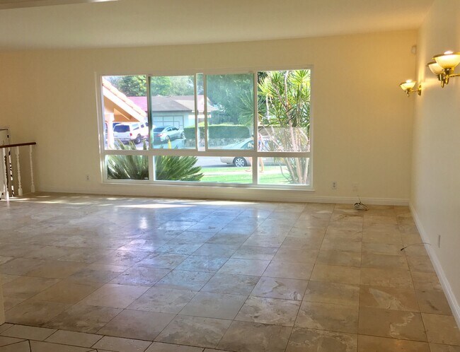 Building Photo - Spacious Hacienda Heights Home with a Pool