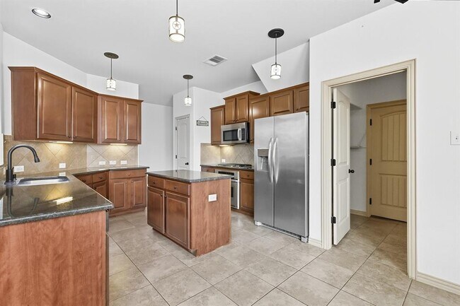 Building Photo - 2409 Pauma Valley Way