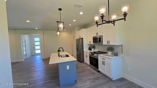 Building Photo - 2862 Pomello Ave SW