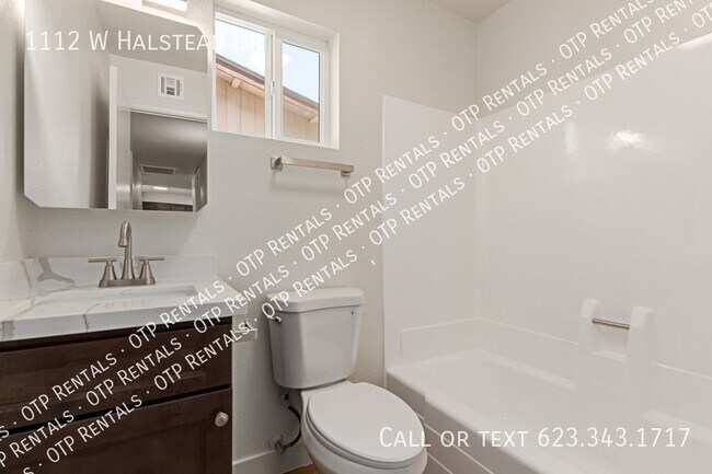 Building Photo - 1112 W Halstead Dr