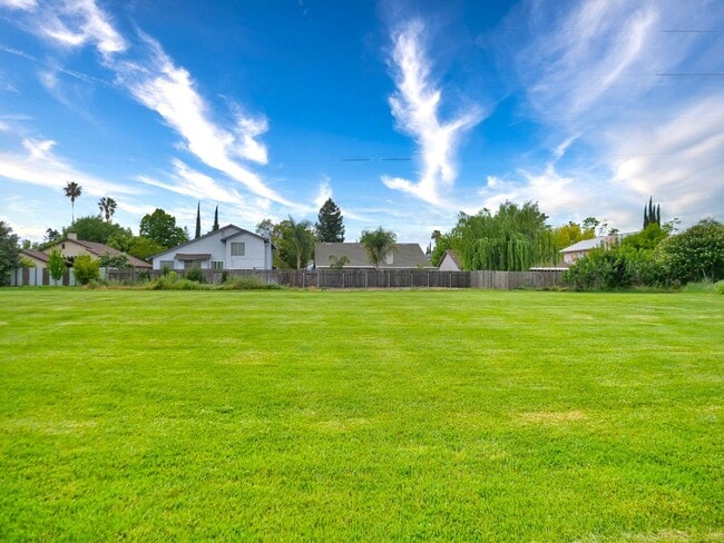 Building Photo - Cozy 2bed 1 bath South Natomas home availa...