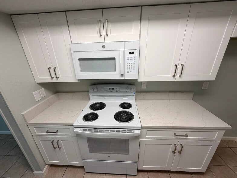 Building Photo - 13606 Dutch Myrtle