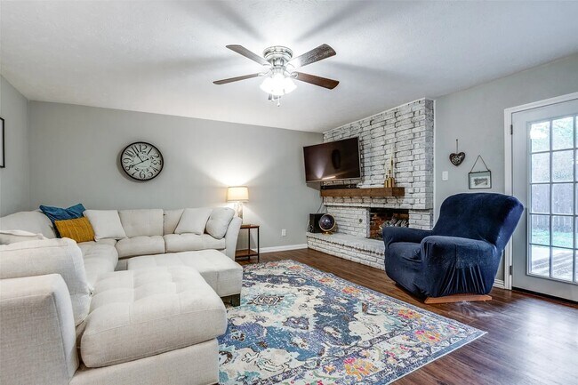 Building Photo - 1527 W Spring Creek Pkwy