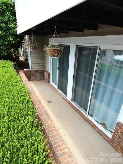 Building Photo - 1645 Arlyn Cir