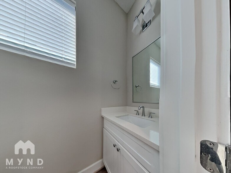 Building Photo - 5902 Gardendale Dr