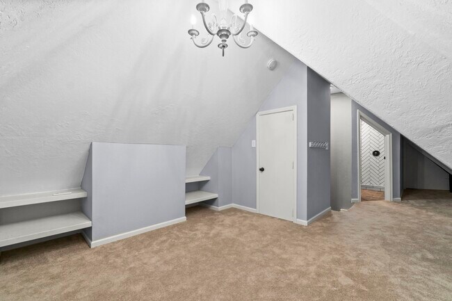 Building Photo - 590 Edgewood Dr