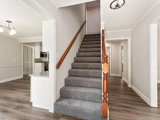 Building Photo - 1409 Robert Ln