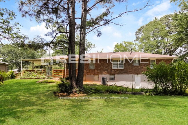 Building Photo - 2931 Birchwood Way SW