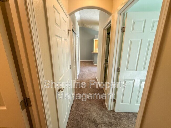 Building Photo - 3420 N Oakstone Ave