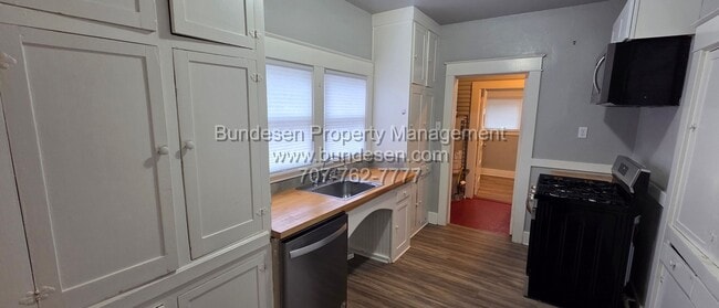 Building Photo - 126 Leland St