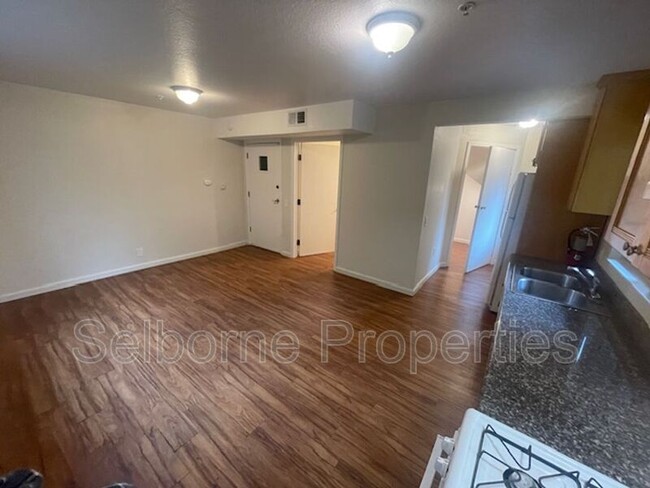 Building Photo - 524 41st St