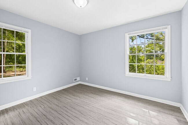Building Photo - Beautifully Renovated 3 Bedroom 2 Bath Home