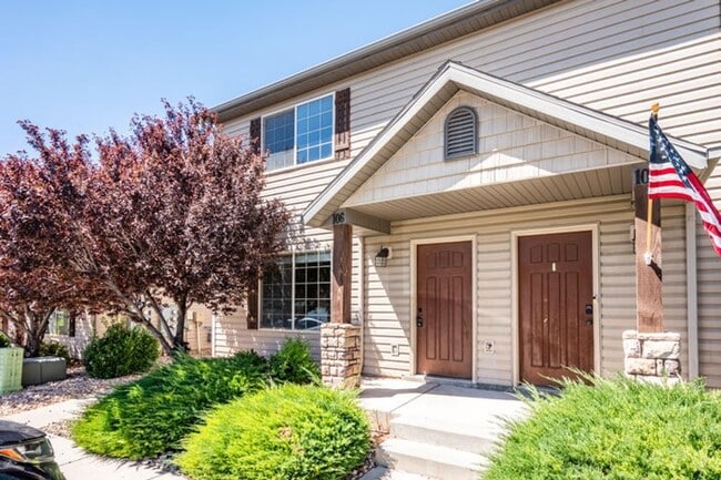 Primary Photo - 3 bedroom- 2.5 bath Townhouse