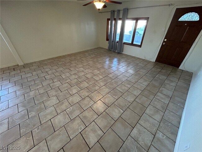 Building Photo - 113 Cedar St