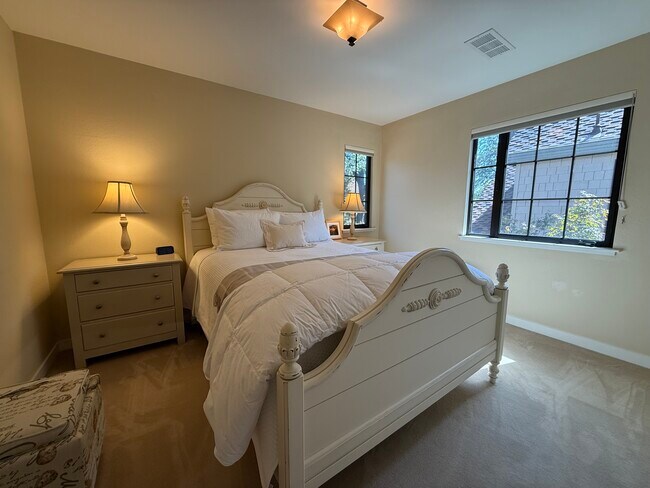 Building Photo - 6484 Heather St