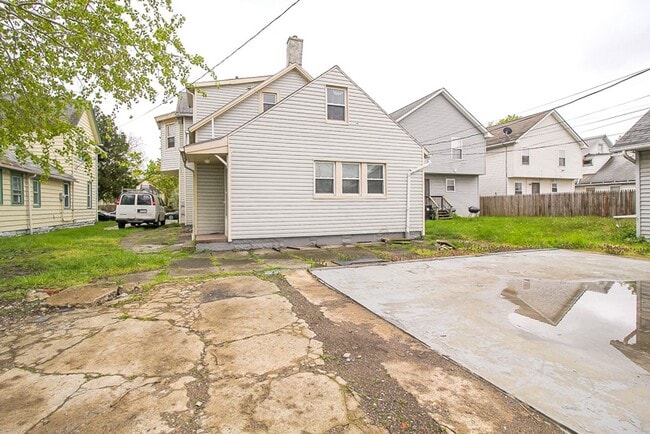 Building Photo - 3104 Seymour Ave