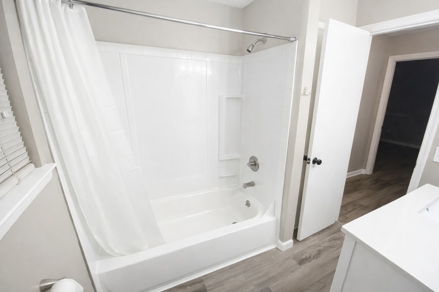 Building Photo - 5706 Wilder Rd