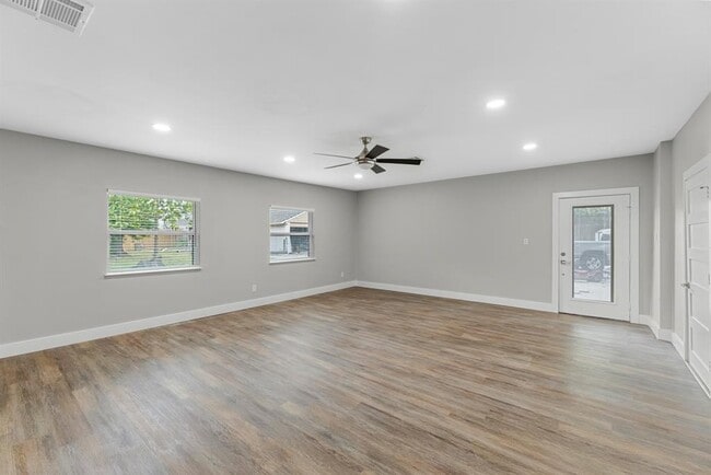 Building Photo - 8219 Wateka Cir