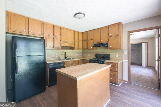 Building Photo - 310 Summerwood Ln