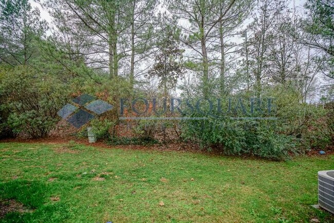 Building Photo - Townhome | 2nd Bedroom Features an En-Suit...