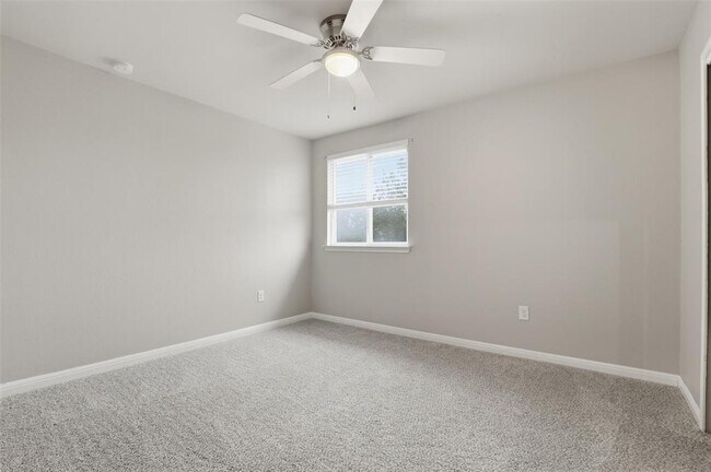 Building Photo - 113 Bastian Ln