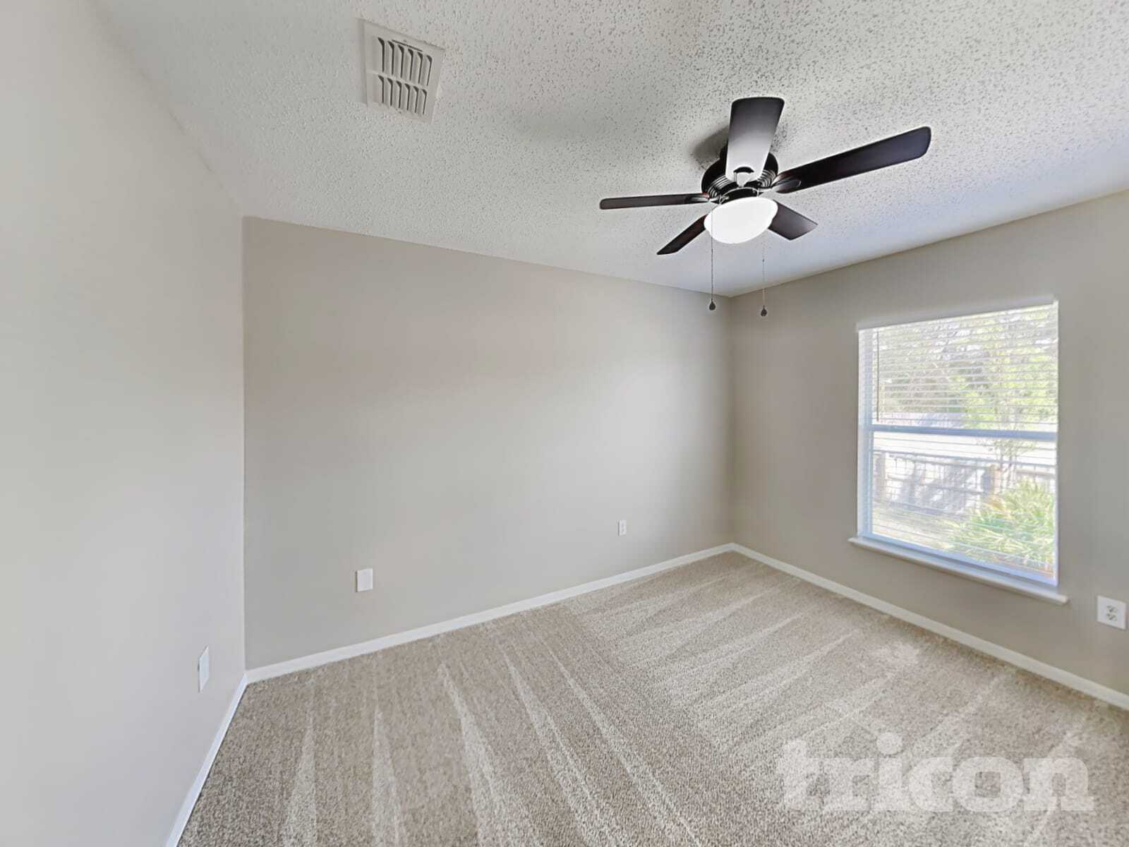 Building Photo - 13561 Linden Dr